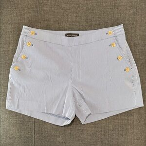 Banana Republic Thin Striped Shorts with Buttons detail